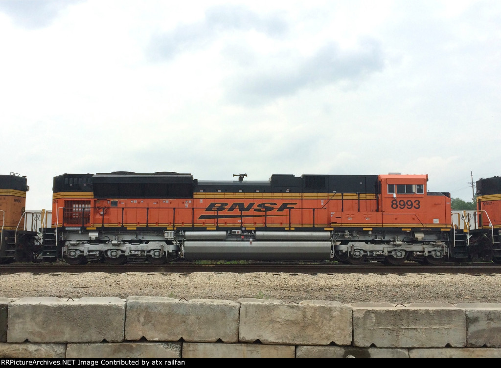 BNSF 8993